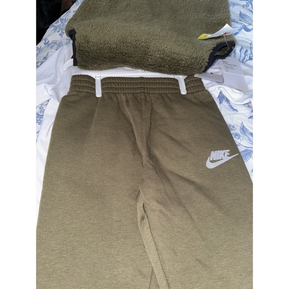 Boys Green Black Nike 3 Piece Set Size 4t New 86M632-G3F - Picture 5 of 8